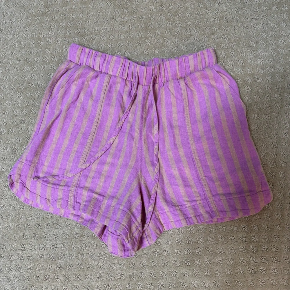 Universal Thread Striped Set - Picture 2 of 4